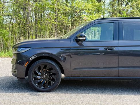 Used 2025 Lincoln Navigator Reserve w/ Jet Appearance Package AWD/4WD image 9