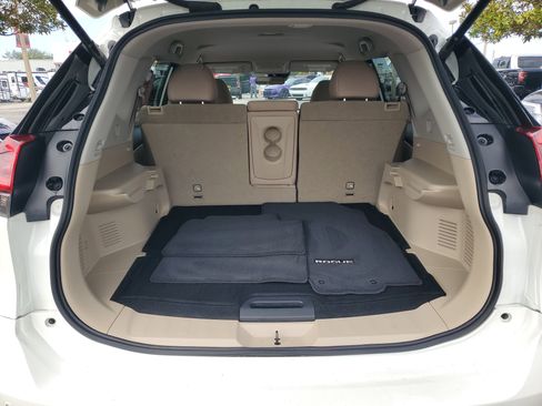 Certified 2019 Nissan Rogue SV image 6