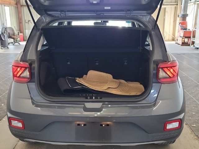 Used 2024 Hyundai Venue SEL FWD image 16