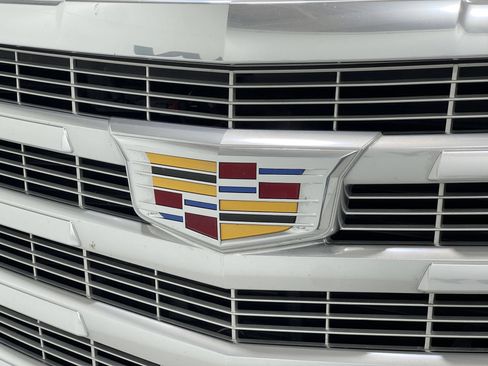 Used 2020 Cadillac Escalade Luxury w/ LPO, Radiant Package AWD/4WD image 40
