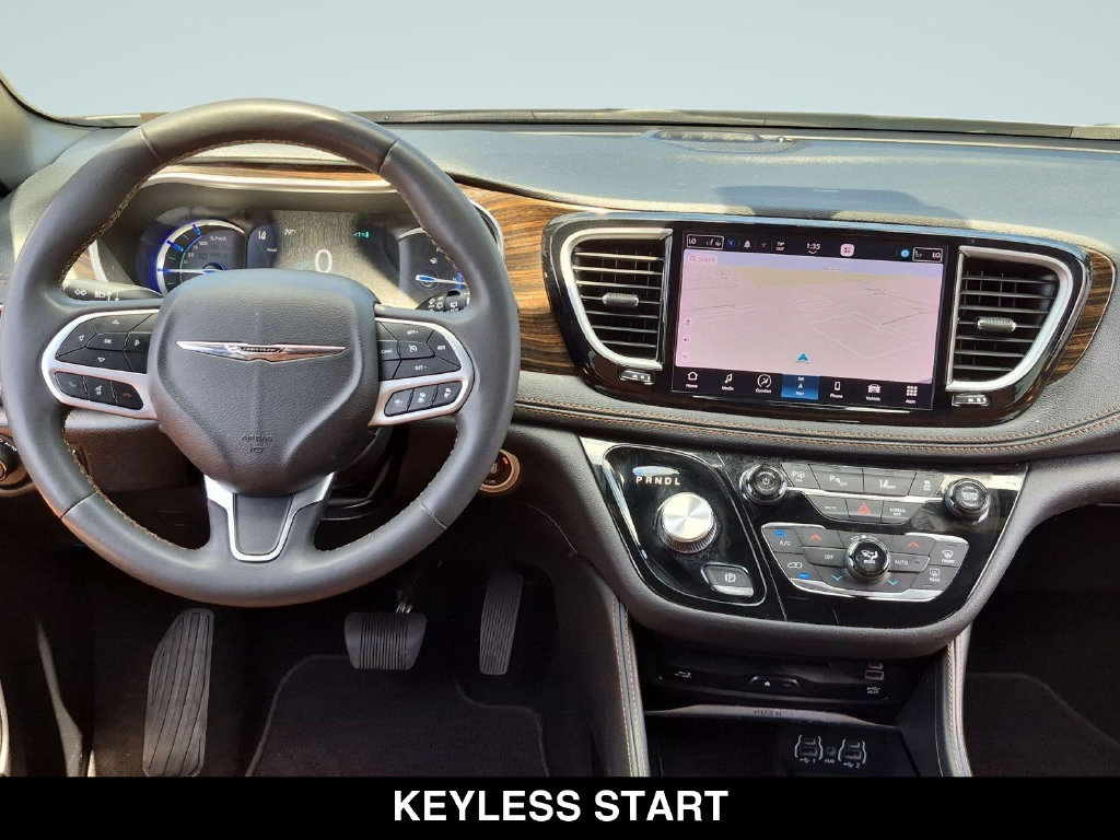 Used 2023 Chrysler Pacifica Pinnacle FWD image 13