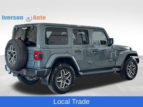 Used 2026 Jeep Wrangler Unlimited Sahara AWD/4WD image 9