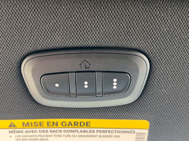 Used 2025 Chrysler Pacifica Limited FWD image 35