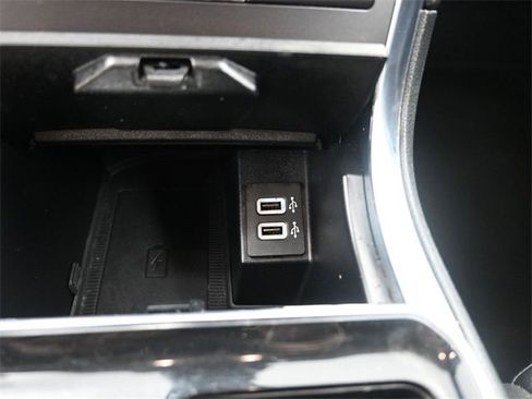 Used 2020 Ford Edge Titanium image 18