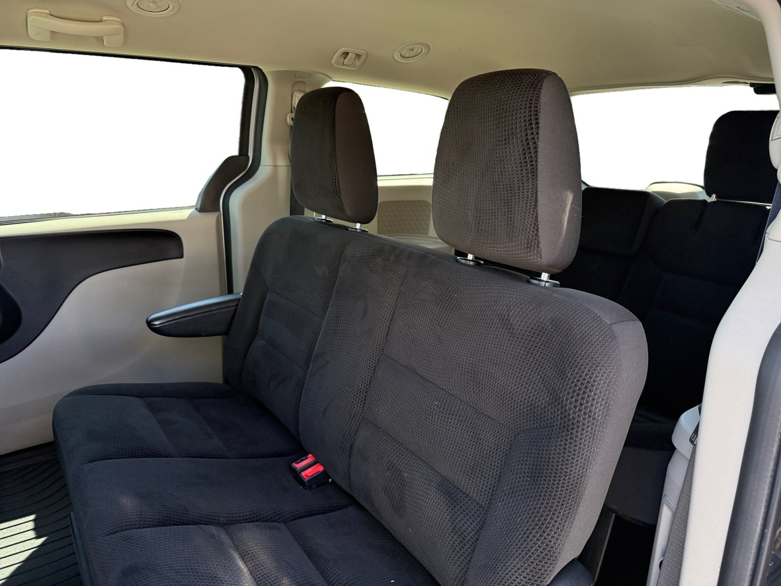 Used 2019 Dodge Grand Caravan SE w/ UConnect Hands-Free Group FWD image 16