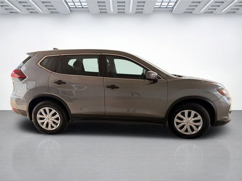 Used 2018 Nissan Rogue S FWD image 4