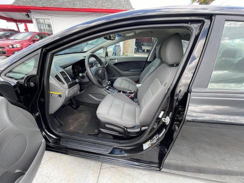 Used 2017 Kia Forte LX FWD image 4