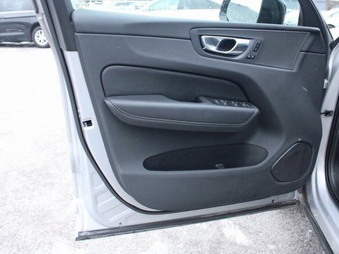 Used 2025 Volvo XC60 B5 Plus image 10