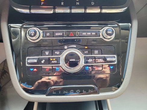 Used 2021 Lincoln Corsair Standard AWD 4dr SUV w/ Equipment Group 101A image 24