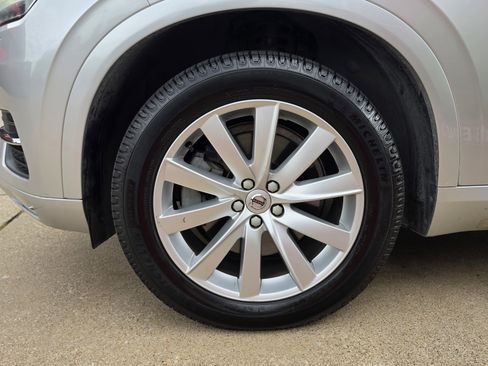 Used 2016 Volvo XC90 T6 Momentum w/ Momentum Plus Package AWD/4WD image 13