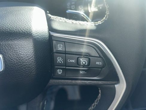 Used 2024 Jeep Grand Cherokee L Limited w/ Luxury Tech Group II image 16