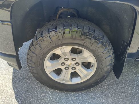 Used 2018 Chevrolet Silverado 1500 LT w/ All Star Edition AWD/4WD image 22