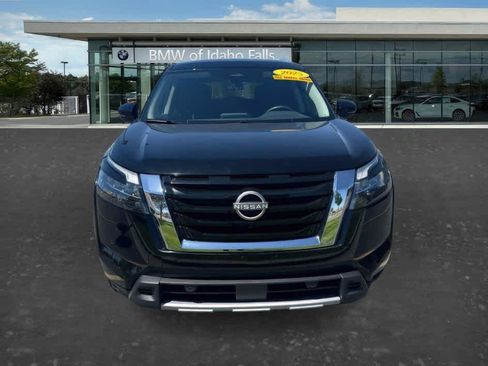 Used 2025 Nissan Pathfinder SL AWD/4WD image 2