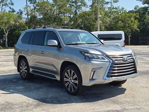 Used 2019 Lexus LX 570 4WD w/ Luxury Package image 3