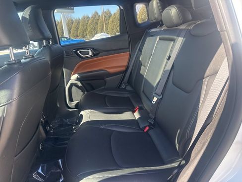 Used 2025 Jeep Compass Limited w/ Sun & Sound Group AWD/4WD image 18