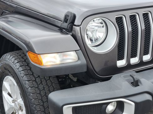 Used 2022 Jeep Wrangler Unlimited Sahara AWD/4WD image 10