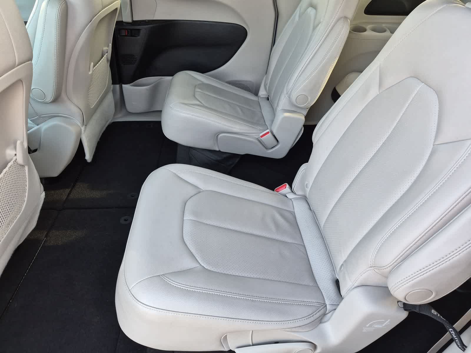 Used 2020 Chrysler Pacifica Touring-L w/ Advanced Safetytec Group FWD image 19