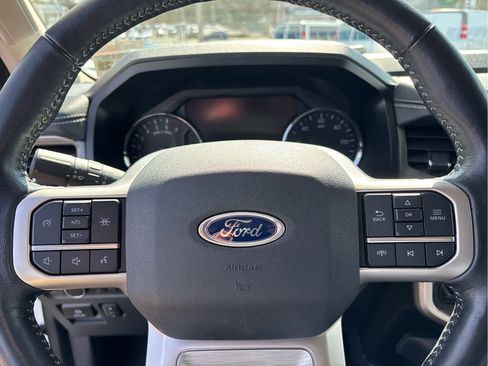 Used 2023 Ford Expedition XLT image 13