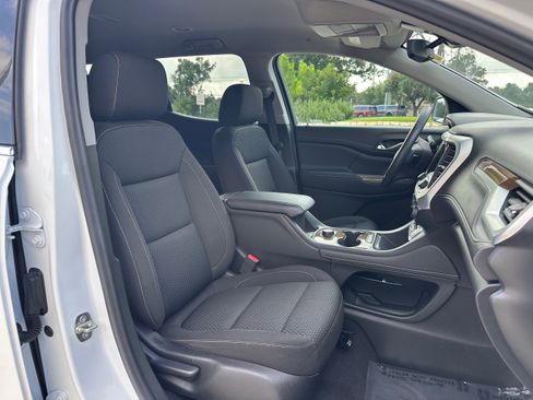 Used 2022 GMC Acadia SLE image 9