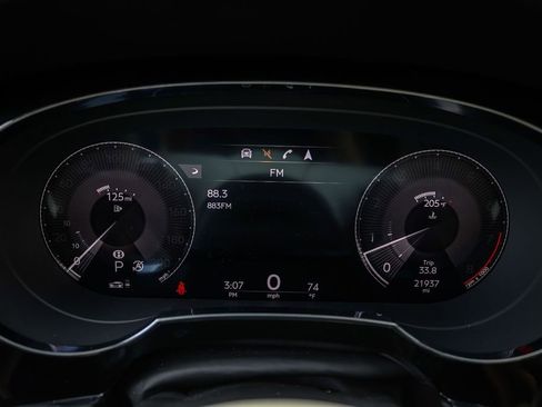 Used 2022 Bentley Bentayga image 26