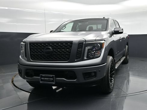 Used 2019 Nissan Titan SV w/ SV Convenience Package RWD image 56