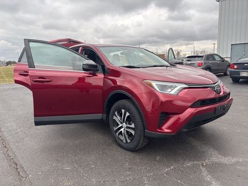 Used 2018 Toyota RAV4 LE image 23