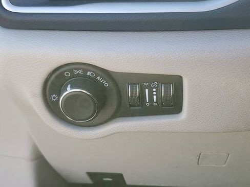 Used 2023 Chrysler Voyager LX FWD image 22