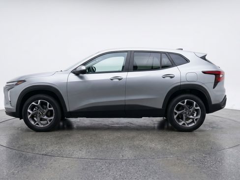 Used 2025 Chevrolet Trax LT w/ LT Convenience Package FWD image 5