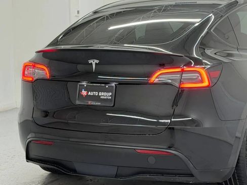 Used 2023 Tesla Model Y Performance AWD/4WD image 32