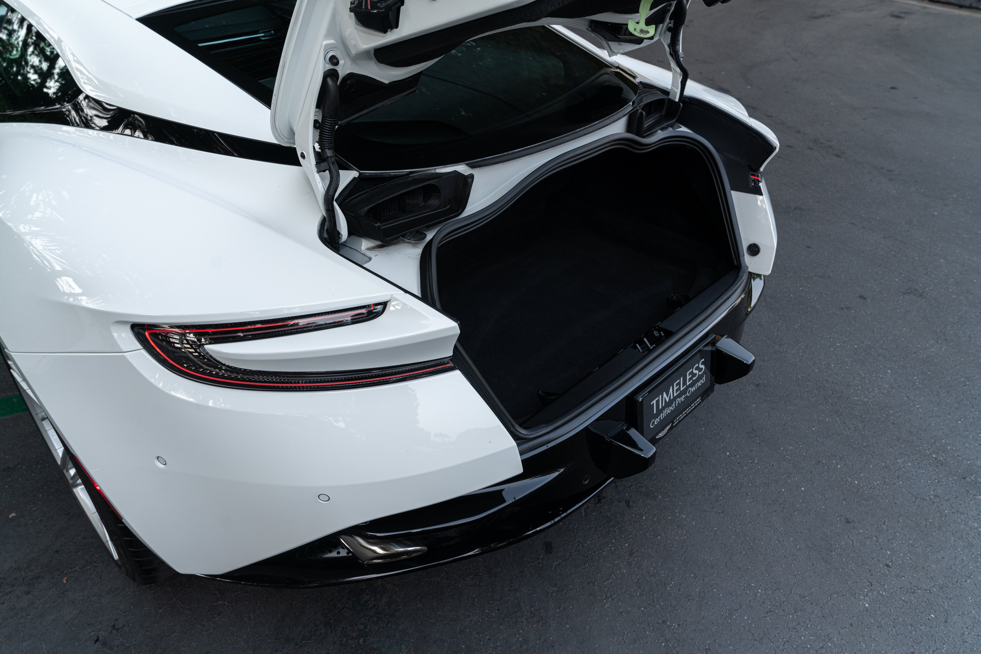 Used 2024 Aston Martin DB12 Coupe RWD image 11