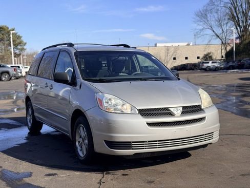 Used 2005 Toyota Sienna CE image 2