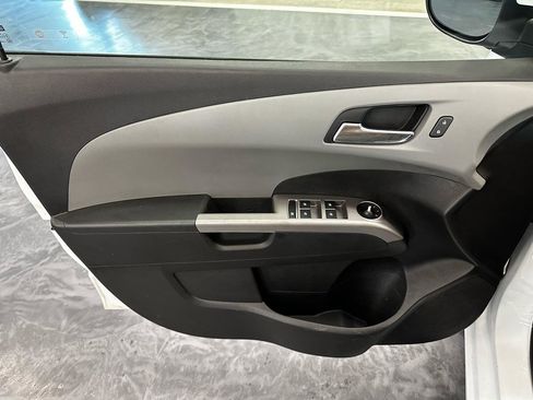 Used 2020 Chevrolet Sonic Premier FWD image 9