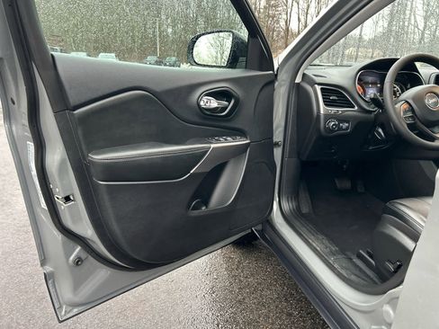 Used 2022 Jeep Cherokee Latitude Lux w/ Sun & Sound Group image 28