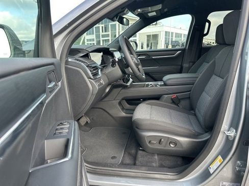 New 2025 GMC Acadia Elevation image 28