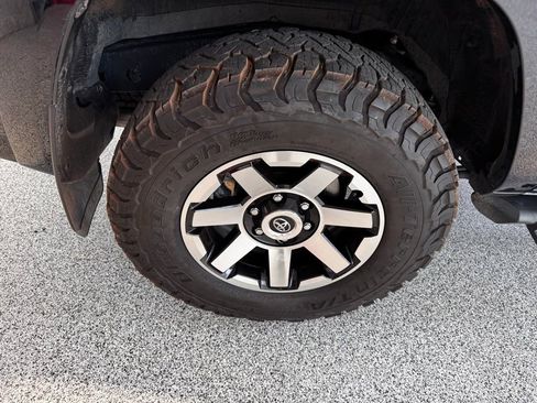 Certified 2024 Toyota 4Runner TRD Off-Road Premium w/ Moonroof Package AWD/4WD image 17
