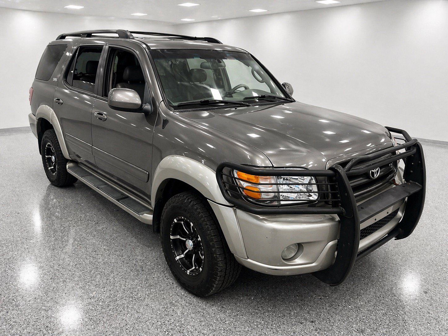 Used 2003 Toyota Sequoia SR5 w/ Preferred Pkg AWD/4WD image 3