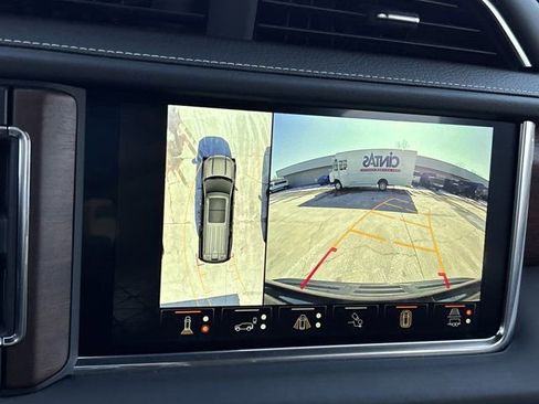 Used 2023 GMC Yukon Denali Ultimate image 40