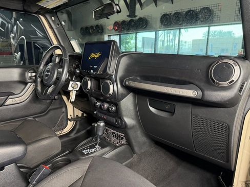 Used 2016 Jeep Wrangler Unlimited Sport w/ Connectivity Group image 17