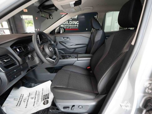 Used 2023 Nissan Rogue SV AWD/4WD image 10