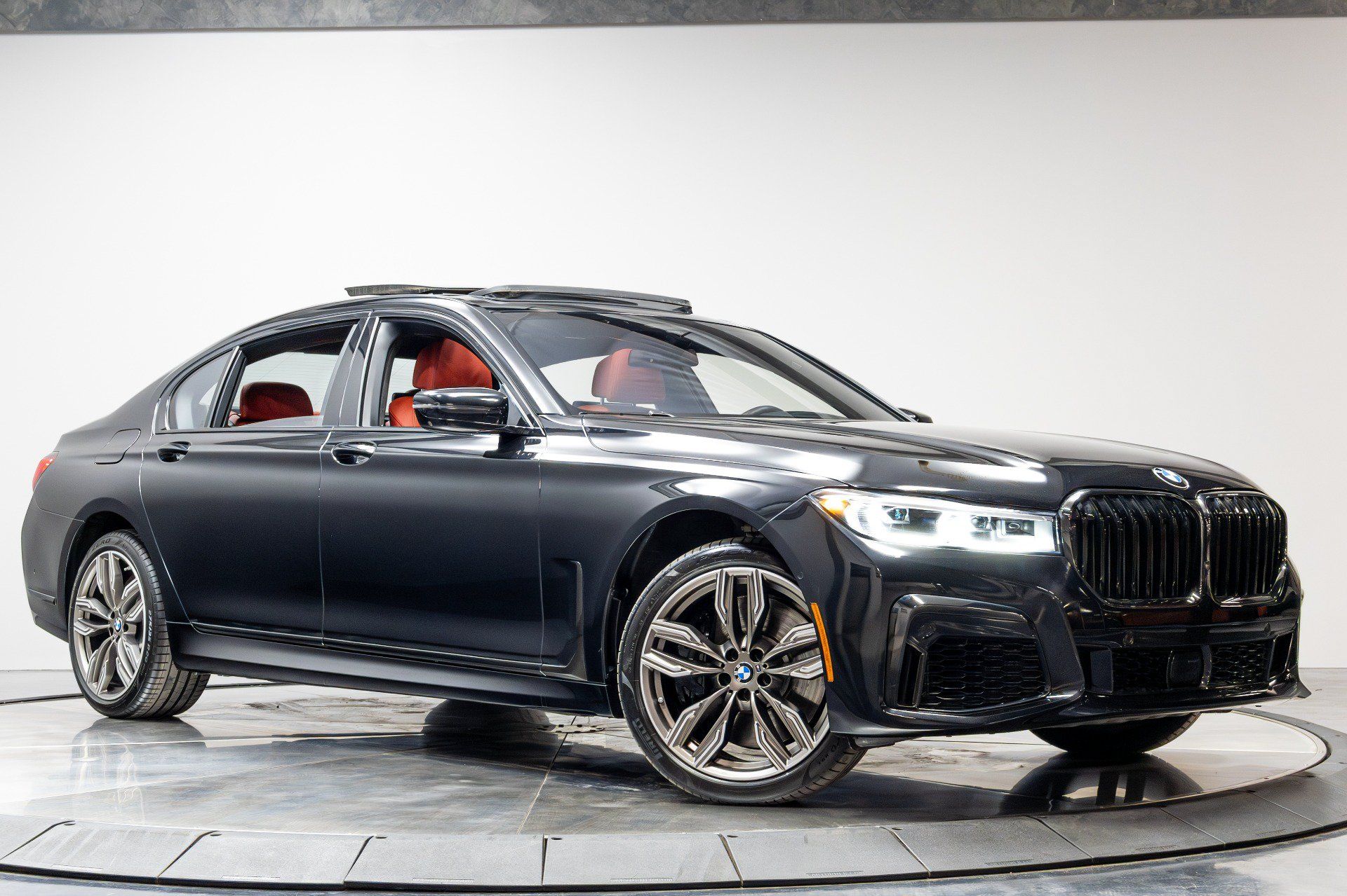 Used 2022 BMW M760i xDrive AWD/4WD image 57