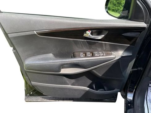 Used 2020 Kia Sorento S FWD image 11