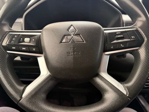 Used 2022 Mitsubishi Outlander ES image 36