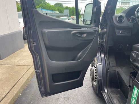 Used 2020 Mercedes-Benz Sprinter 4500 w/ Premium Plus Package image 33