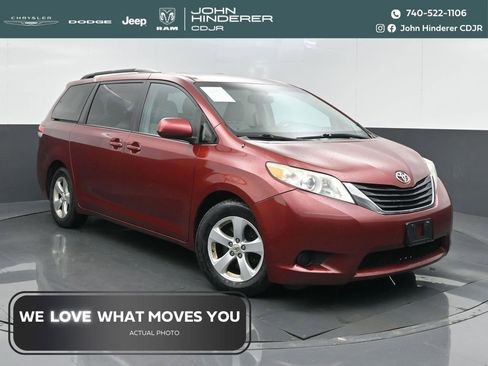 Used 2012 Toyota Sienna LE w/ Towing Pkg image 1