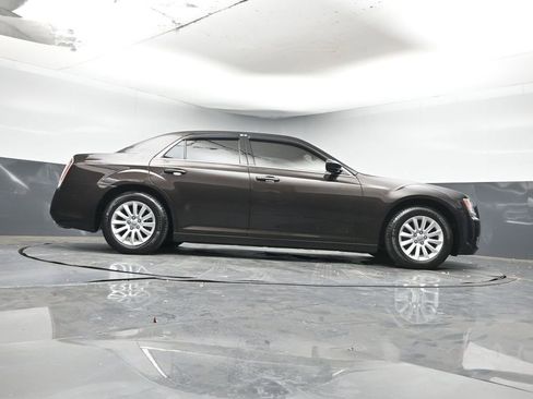 Used 2013 Chrysler 300 image 29