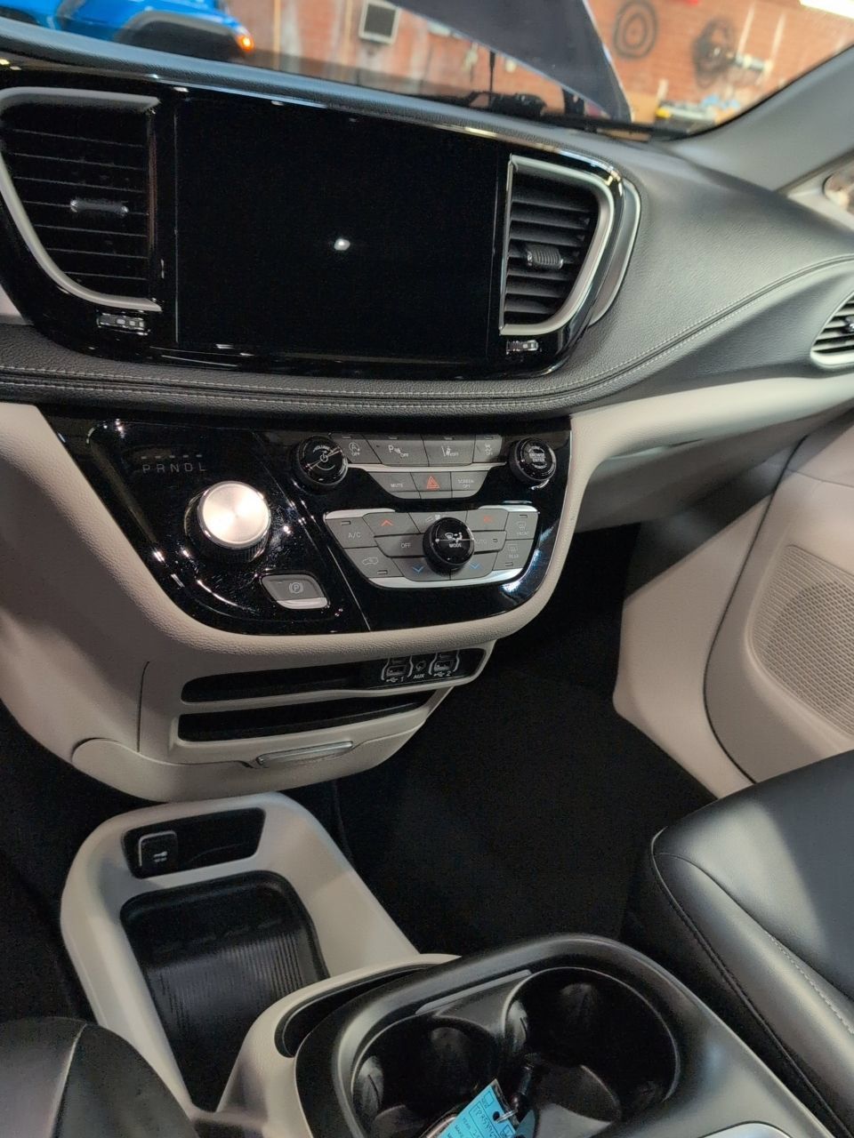 Used 2023 Chrysler Pacifica Touring-L FWD image 20