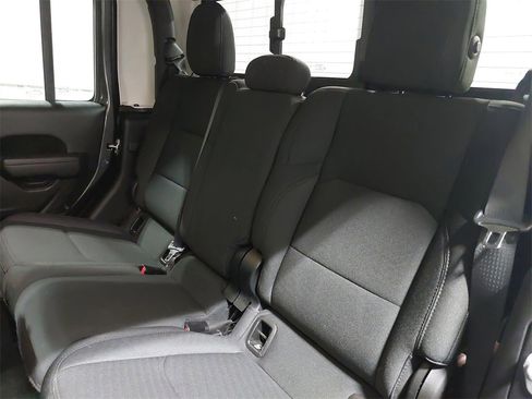 Used 2022 Jeep Gladiator Sport image 13