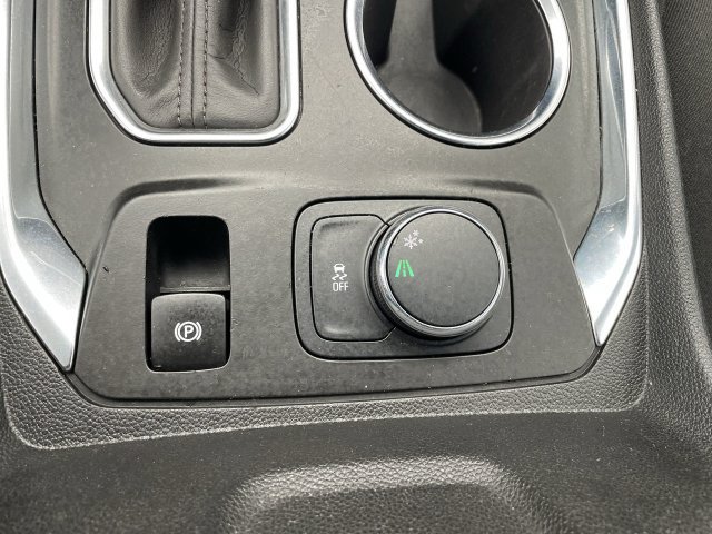 Used 2020 Chevrolet Traverse LT FWD image 17