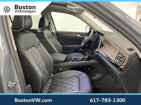 Used 2025 Volkswagen Atlas SEL Premium R-Line image 15