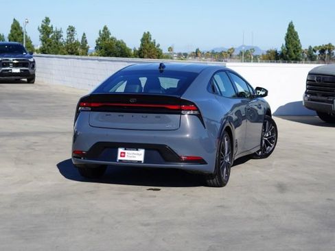 Used 2026 Toyota Prius XLE FWD image 8
